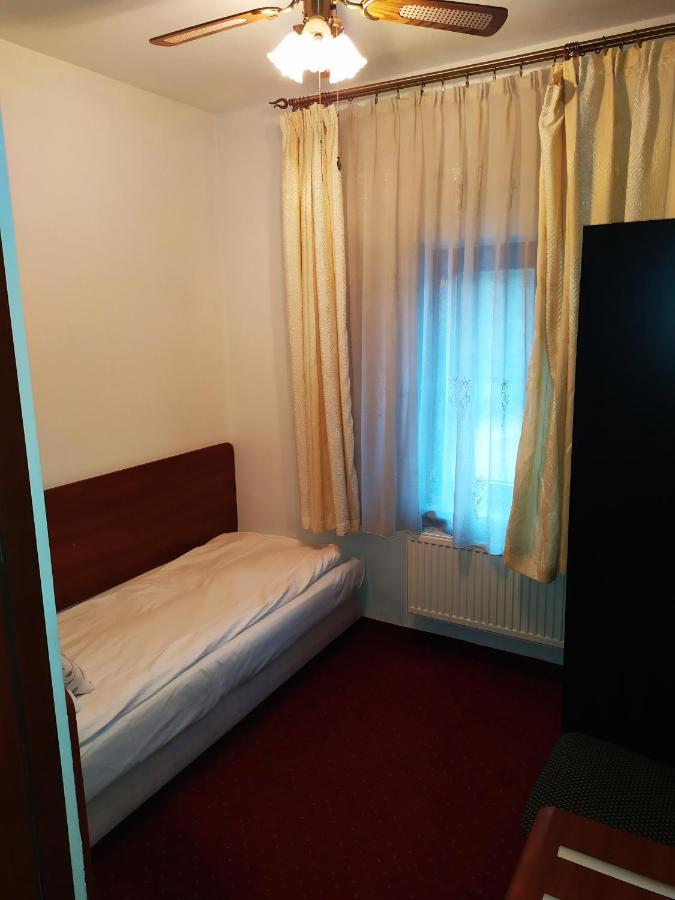 Bed and Breakfast Gosciniec Czarci Mlyn Będzin Exterior foto