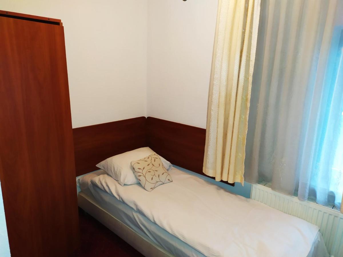 Bed and Breakfast Gosciniec Czarci Mlyn Będzin Exterior foto